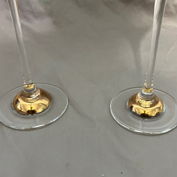 Set of two tall gold rimmed and gold base wine glasses - Picture 3 of 5